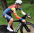 Longo Borghni wint openingstijdrit Giro, Kopecky stelt teleur