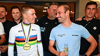 Campenaerts over nieuwe WK-titel van Evenepoel: 'We hebben uren gepraat'