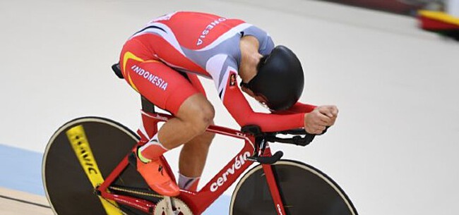 En plots duikt... Van Aert op bij het WK Baanwielrennen