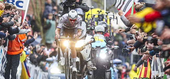 Van der Poel is recordhouder na waanzinnige solo in de Ronde van Vlaanderen!